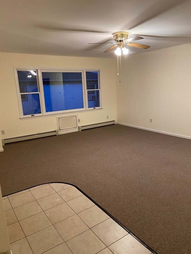 Living Room - 266 Cortlandt St Unit 266