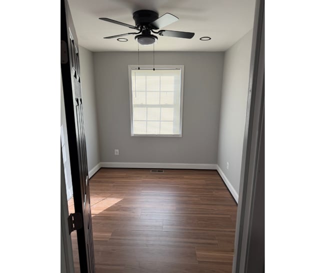 101 Edgewood St Unit 2C AVAILABLE W/PRIV BATH $850 2C