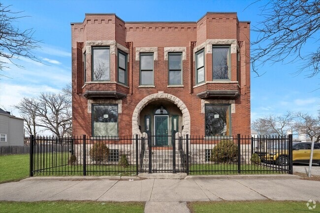 Building Photo - 716 W 51st St Rental