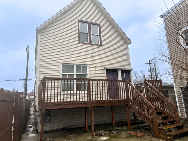 Building Photo - 5005 W Chicago Ave Rental