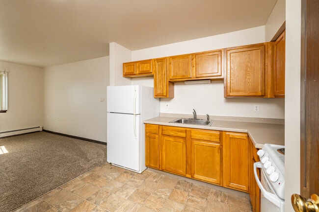 1BR, 1BA - 546SF - Kitchen - Washington Square - 62+ Senior
