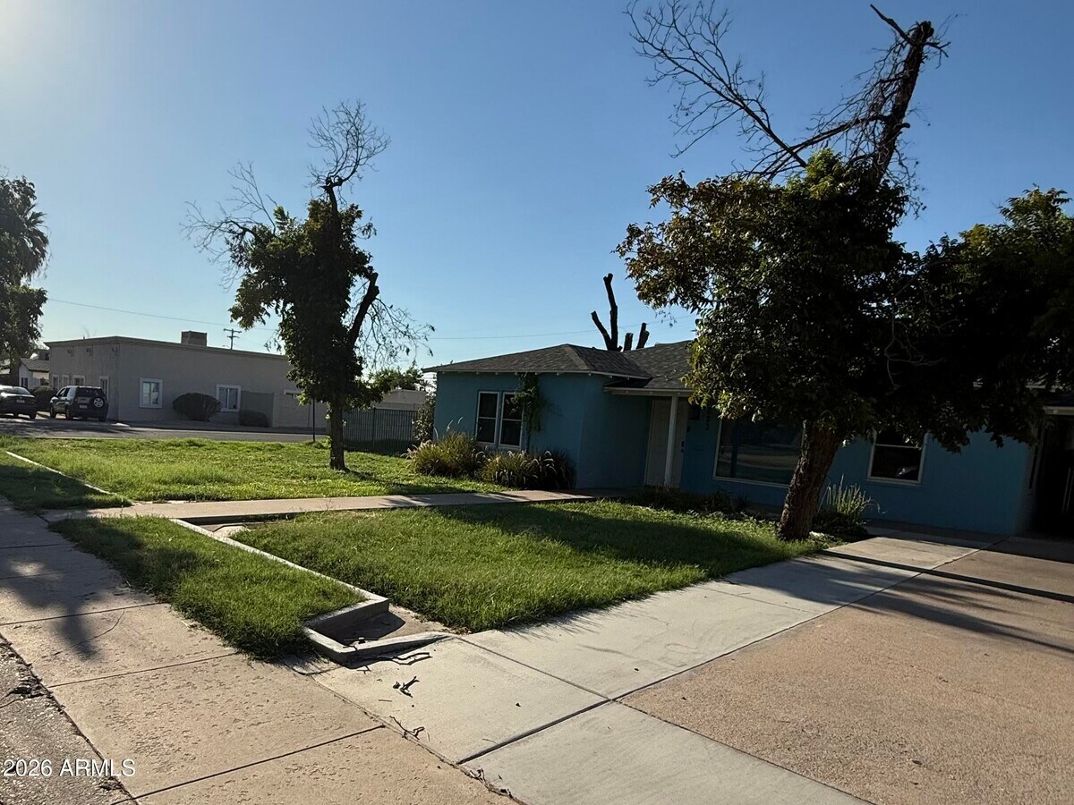 Photo - 522 W 9th St
