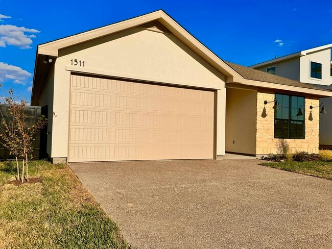 Photo - 1511 Eagles Ln