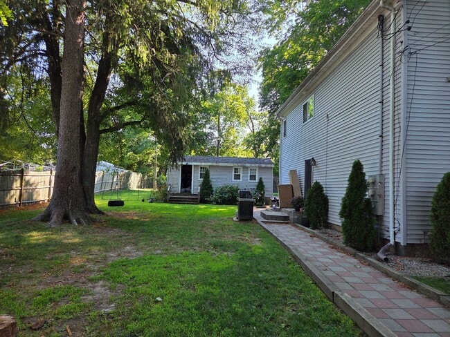 Photo - 162 Main St