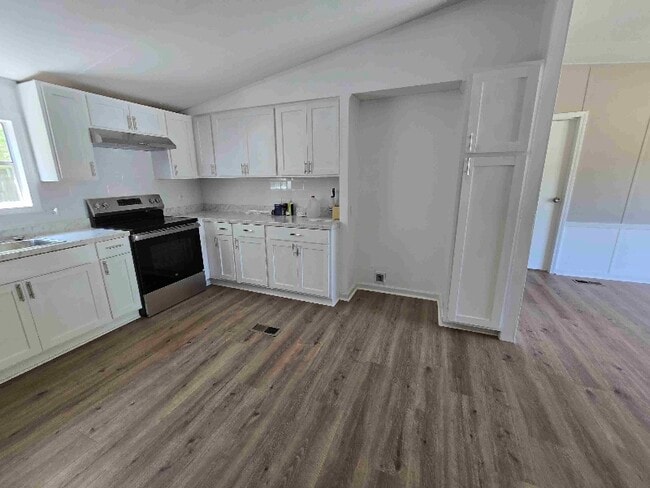 Photo - 218 Lee Rd