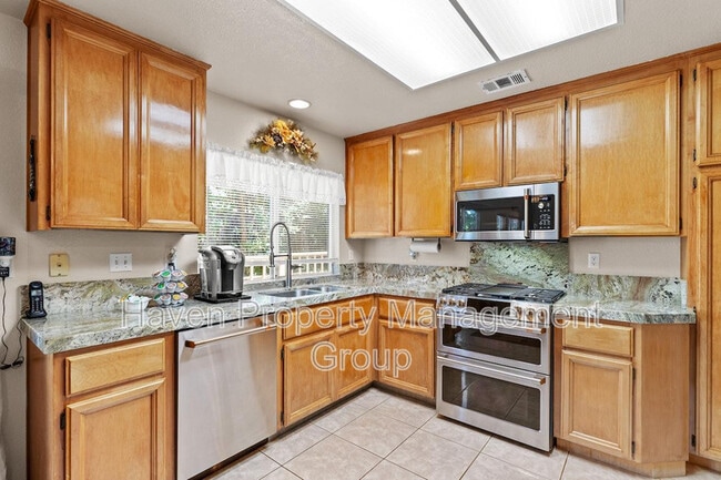 Photo - 2866 Valcourt Way