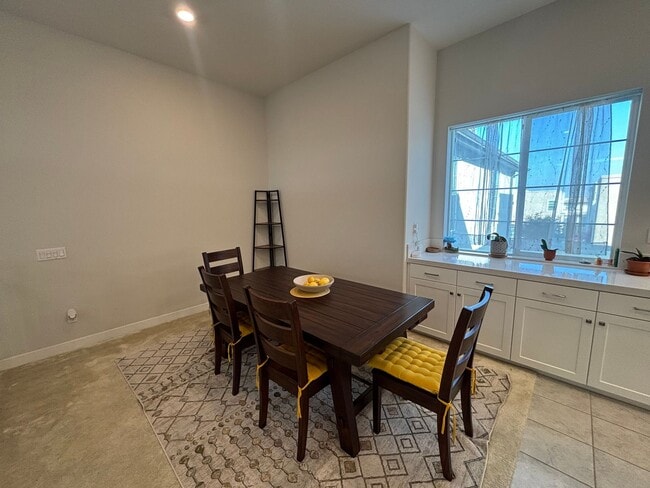 Photo - Beautiful 3-Bedroom Home with Solar in Valencia!