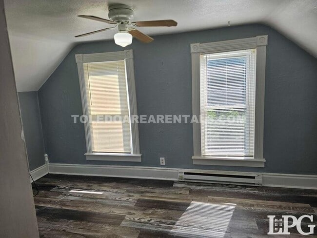 Photo - 5520 N Summit St Unit Upper