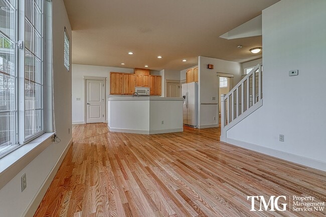Pet Friendly Beautiful 3 Bed 2.5 Bath Town... - Pet Friendly Beautiful 3 Bed 2.5 Bath Town... House