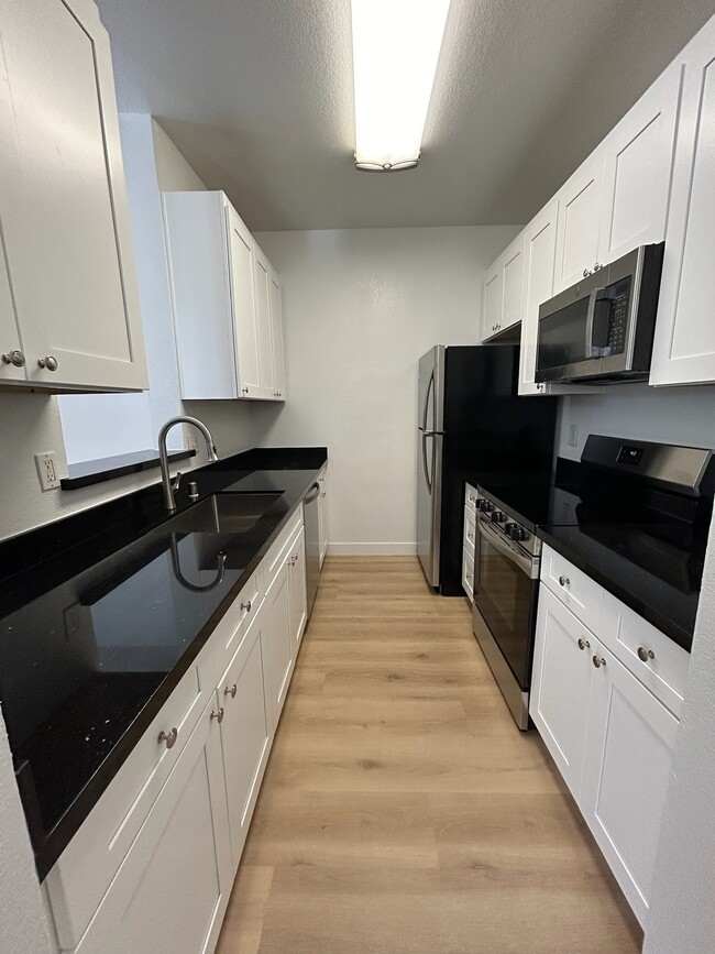 Building Photo - 7108 Cross Creek Cir Unit 7108  A Rental