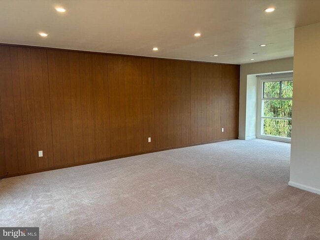 Photo - 1249 Derbyshire Rd