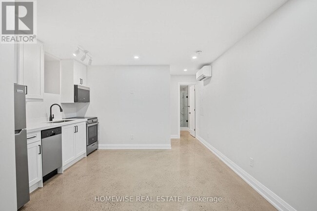 Photo - 2563 Dundas St W