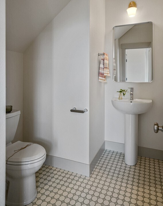 Photo - 1321 Oppek St NE