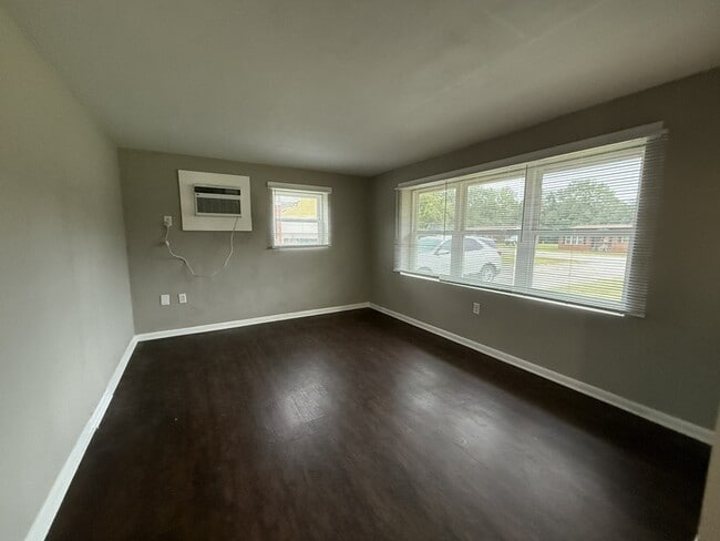 Photo - 15 Hollis St