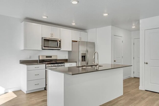 Photo - 597 N Scuttlebutt Ln