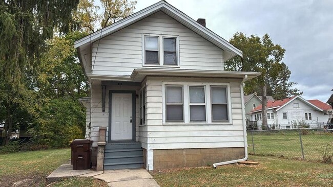 Building Photo - 513 N Sunset Ave