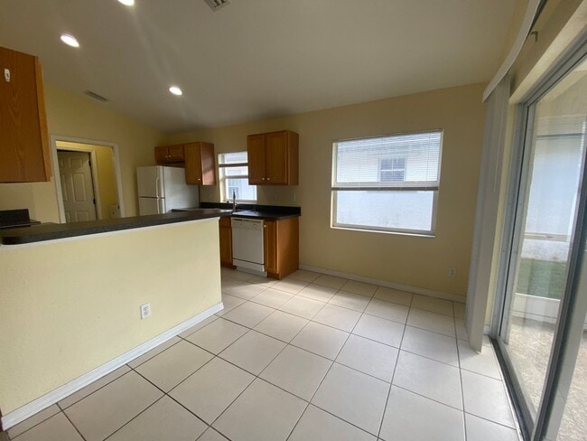 Photo - 487 Winwood Ct