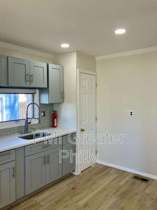 Photo - 1523 W Cheltenham Ave