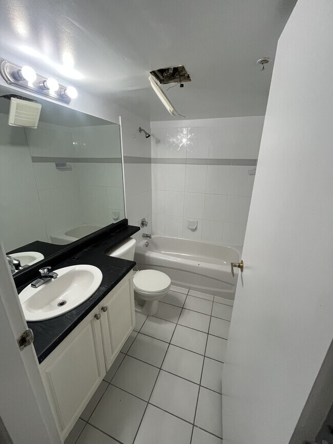 Photo - 1278 Granville St