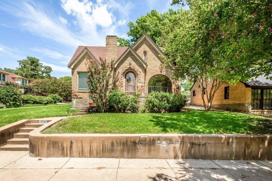 Photo - 1002 Valencia St