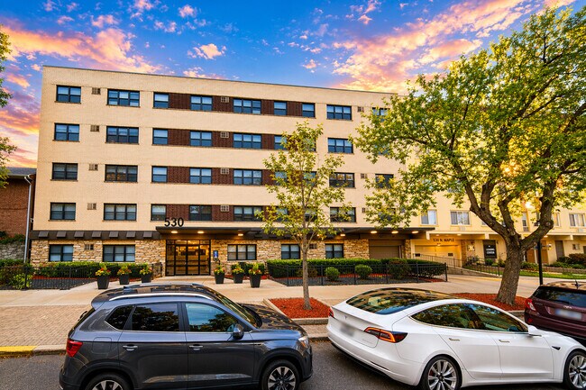 Building Photo - 530 W Aldine