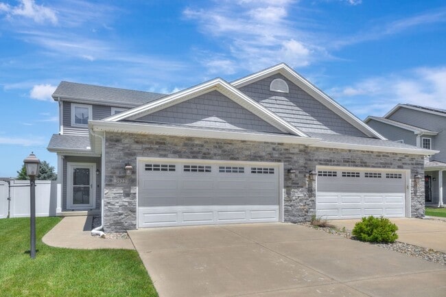 Photo - Spacious 4-Bedroom, 3.5-Bathroom Townhome & 2-Car Garage-West Champaign
