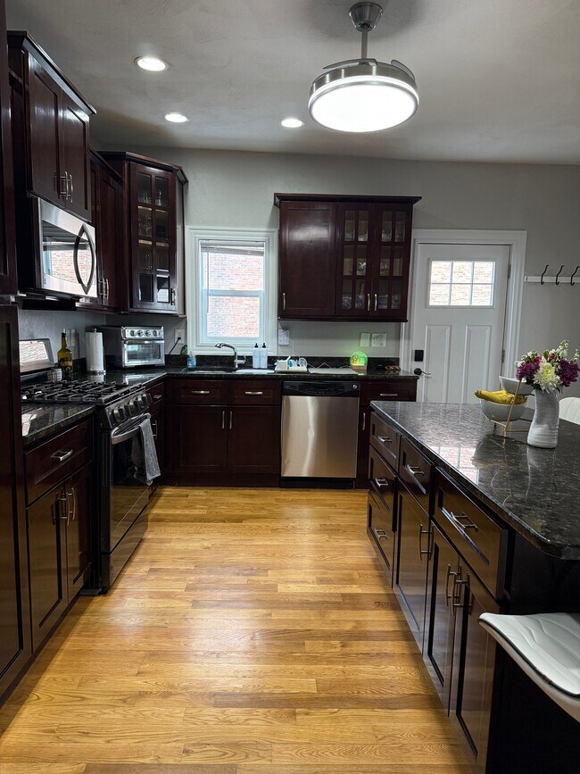 Building Photo - 273 Dorchester St Unit 1 Rental