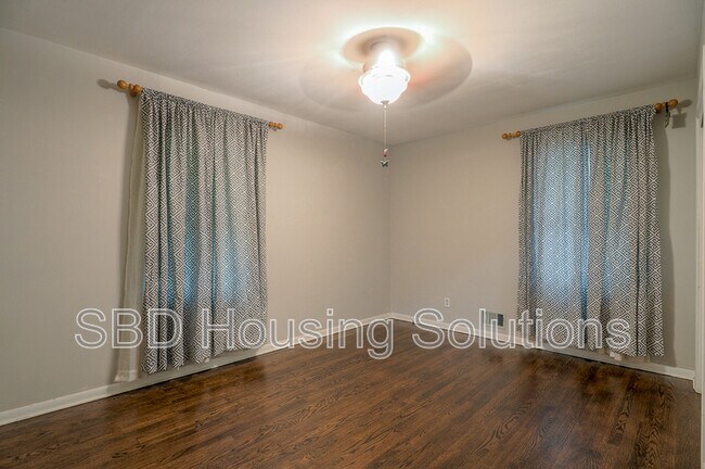 Photo - 8803 E 85 St