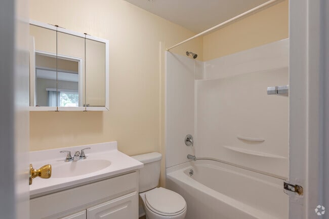 Horizon Homes - 1BD 1BA Second Floor - 768SF - Bathroom
