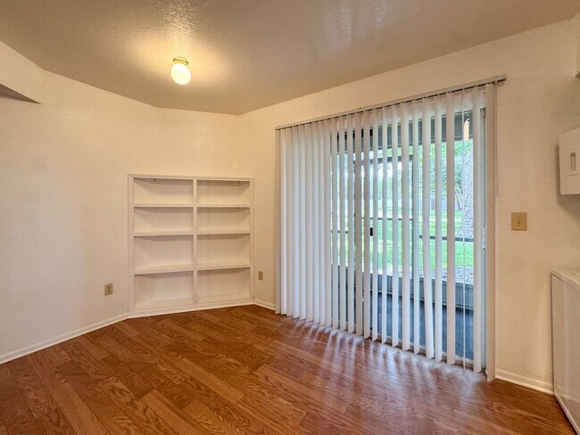 Photo - Manors of Bryn Mawr 2 Bed 2 Bath Condo AVAILABLE NOW!