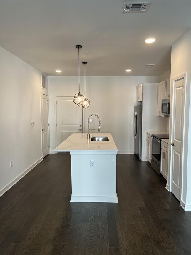 Photo - BEAUTIFUL CONDO IN THE HEART OF THE NATIONS IN NASHVILLE, TENNESSEE Unidad #228
