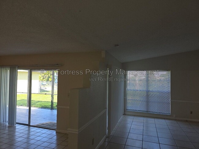 Photo - 1049 Ridgeway Dr