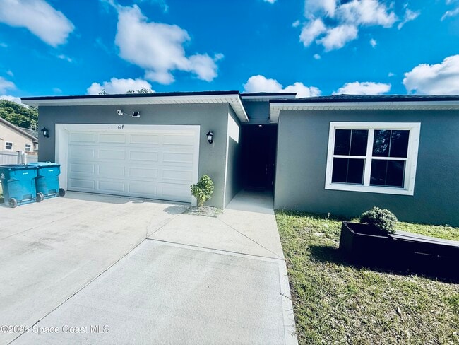 Photo - 614 Lynbrook St NW