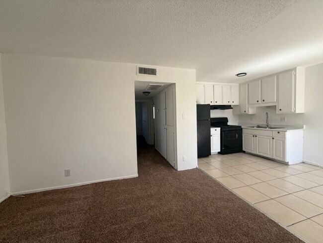 2512 Tulip Ln Unidad 04C