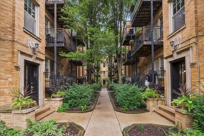 Building Photo - 250-2 N Lincoln Ave Unit 2E