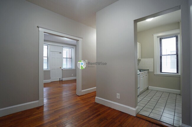 Building Photo - 7 Carol Ave Rental