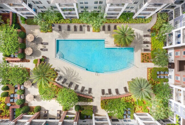 Piscina - MAA Tapestry Park