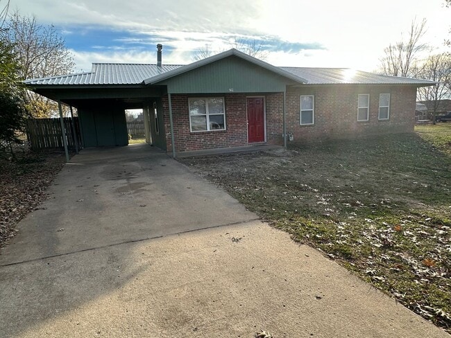 Photo - 4 bed 1.5 bath house