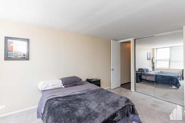 Photo - 655 W Irving Park Rd Unidad 1501