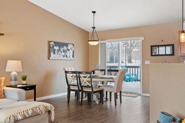 Photo - 18 Carnegie Dr