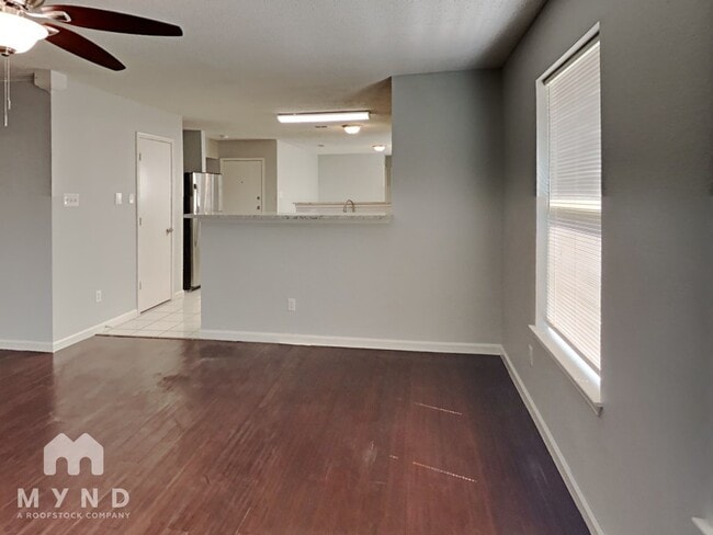 Photo - 909 Shady Brook Ln