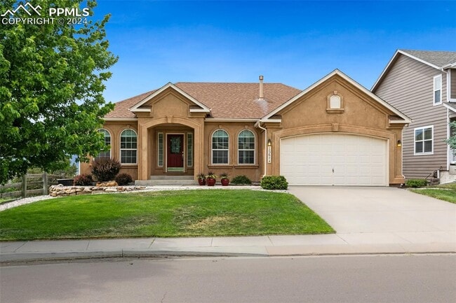 Gorgeous ranch home with spectacular views! - Gorgeous ranch home with spectacular views!