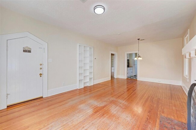 Photo - 1920 Newning Ave