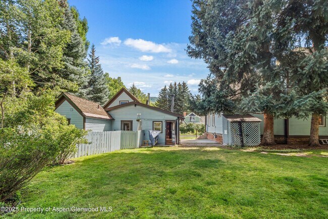 500 W Francis St