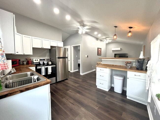 Photo - 512 S 6th St Unit Whole House