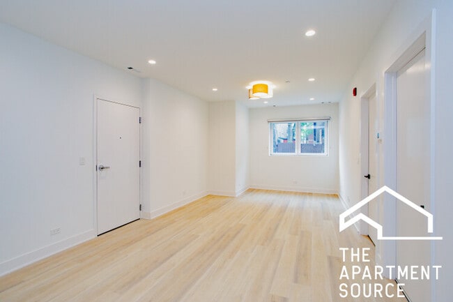 Photo - 3821 N Ashland Ave Unit 104