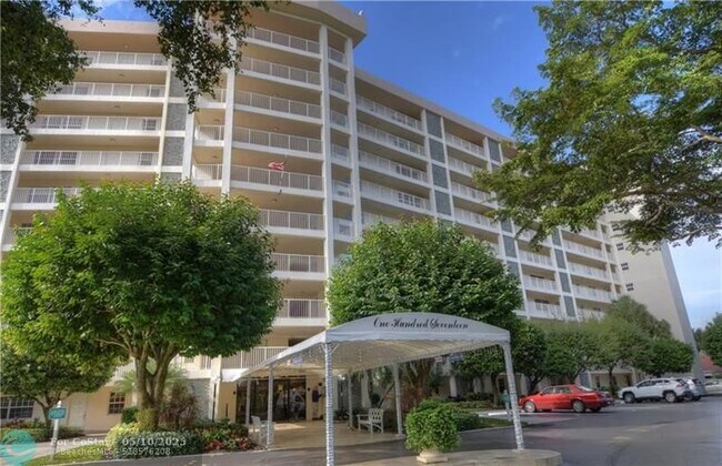 Photo - 3499 Oaks Way Unit 201