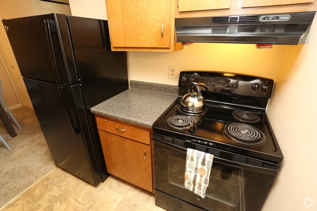 1 BR - Kitchen - Highgate Springs Apartments