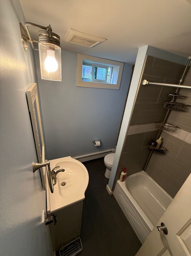 Photo - Dunbar Ave (121) Unit B