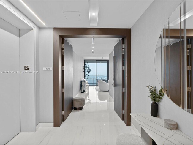 Photo - 300 Biscayne Blvd Way Unidad 4502E